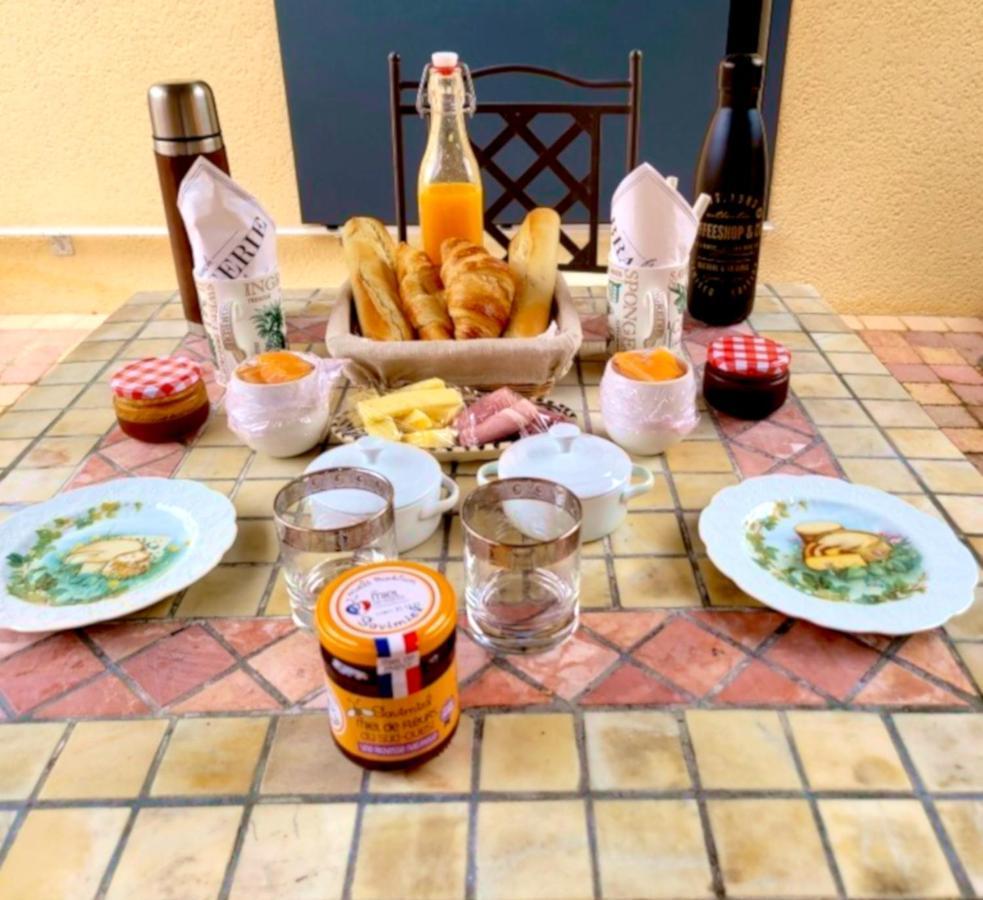 Bed and Breakfast Au Son De L Angelus Moncrabeau Экстерьер фото